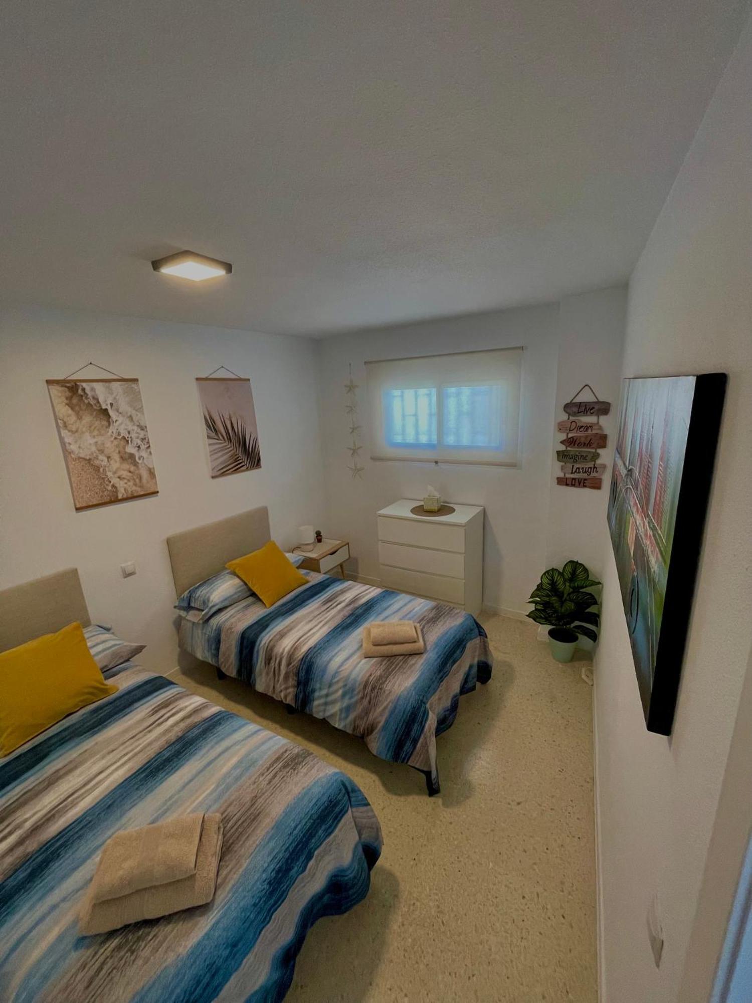 Vistas Al Mar Y Al Puerto Deportivo Apartment เบนัลมาเดนา ภายนอก รูปภาพ