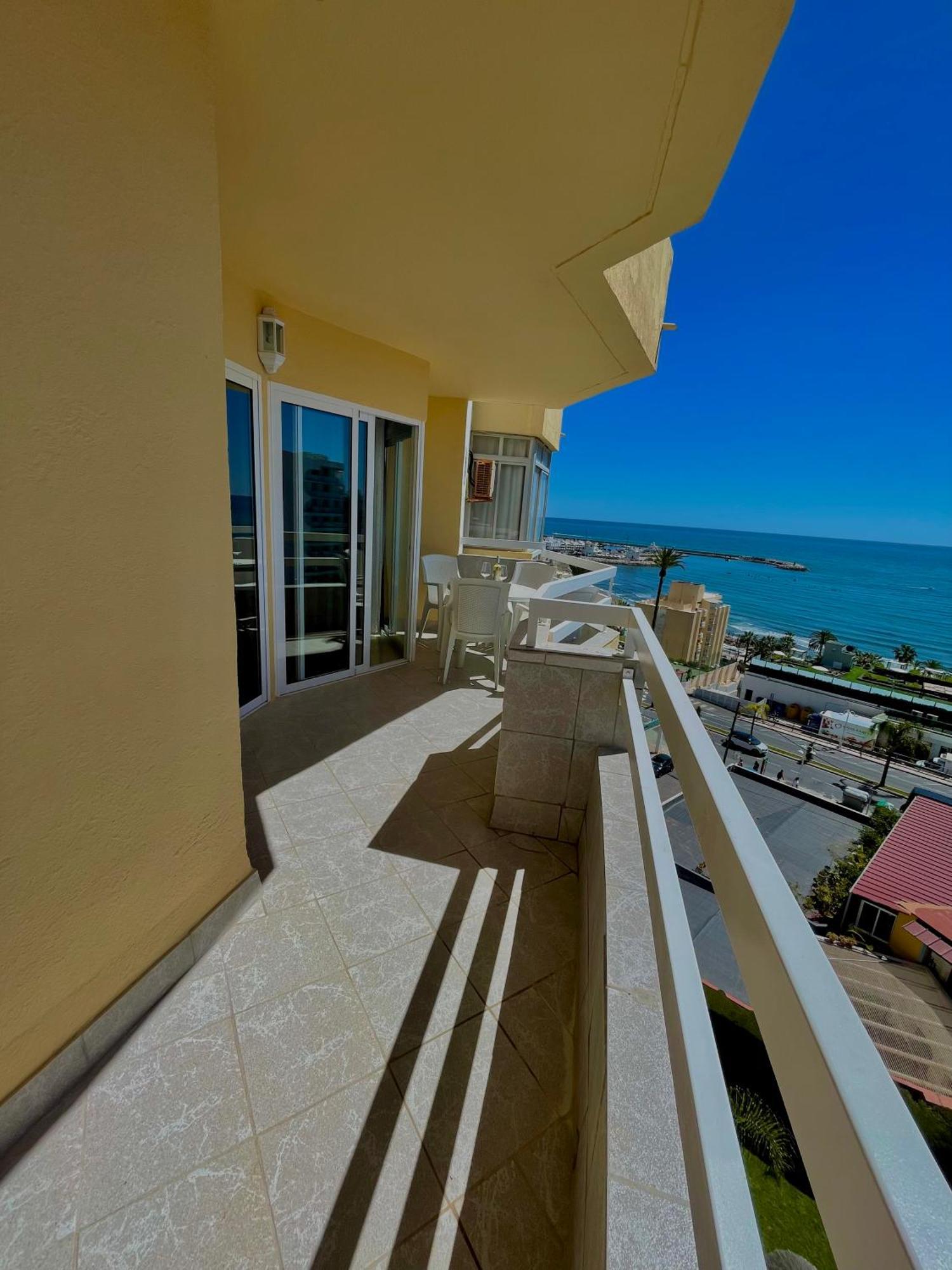 Vistas Al Mar Y Al Puerto Deportivo Apartment เบนัลมาเดนา ภายนอก รูปภาพ