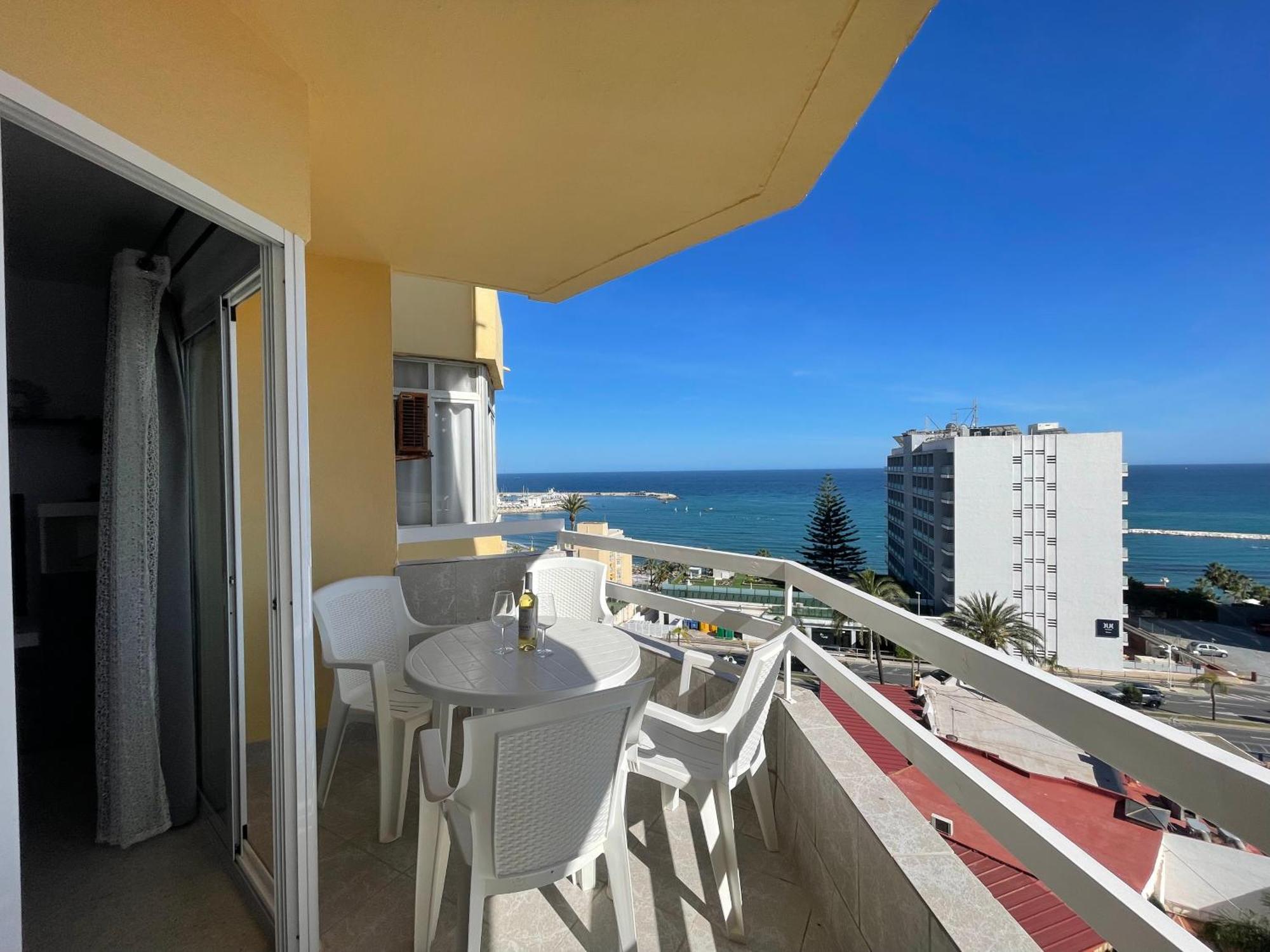 Vistas Al Mar Y Al Puerto Deportivo Apartment เบนัลมาเดนา ภายนอก รูปภาพ